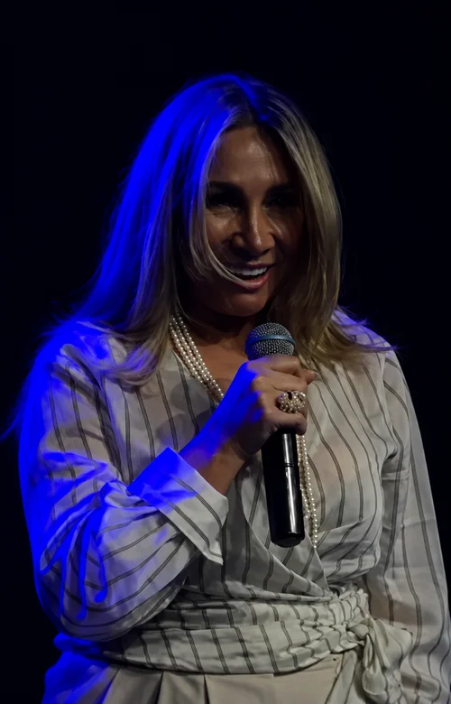 Ireni Orellana em momento de palestra executiva